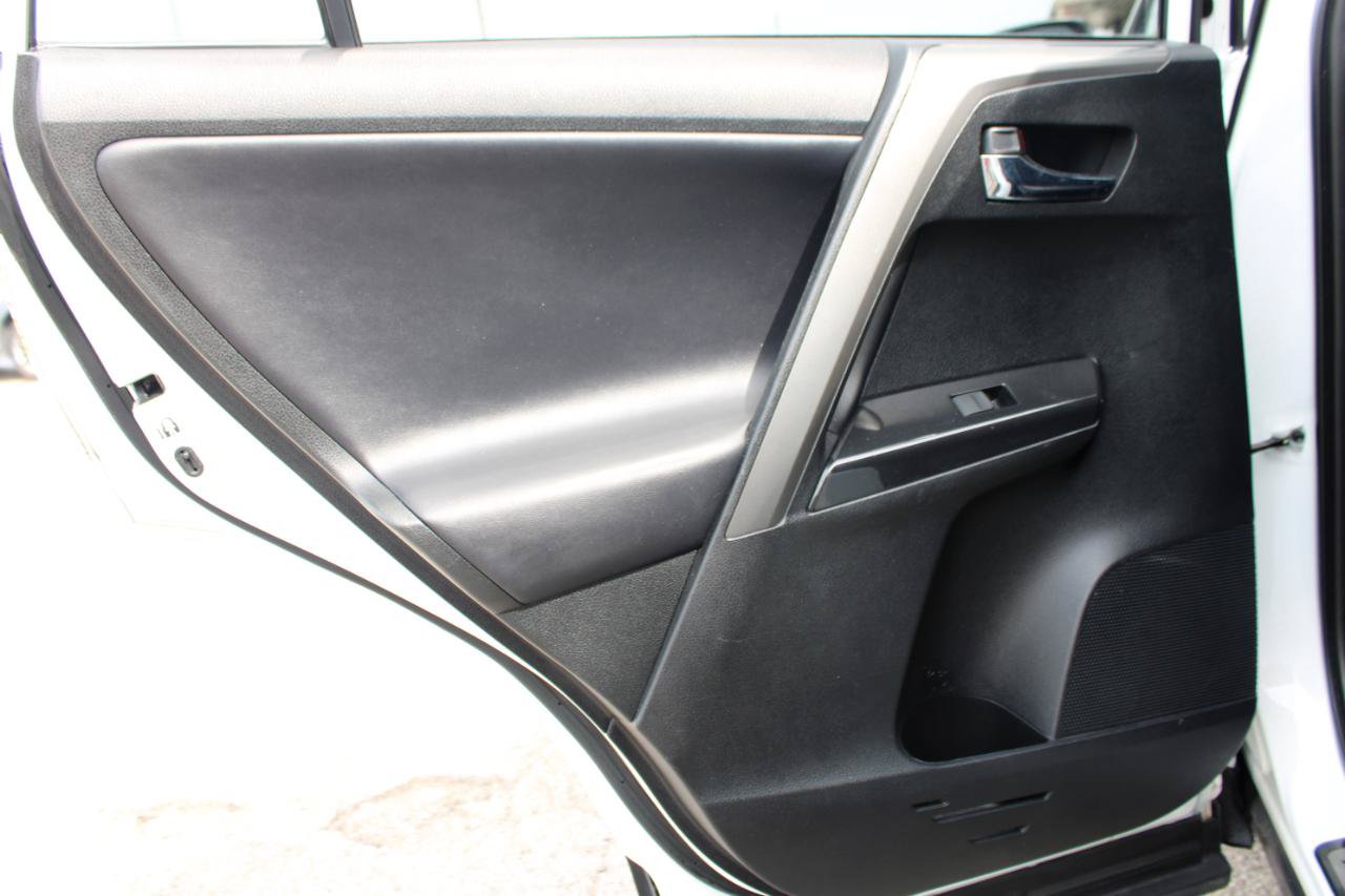 Used 2016 Toyota RAV4 SE FWD image 34