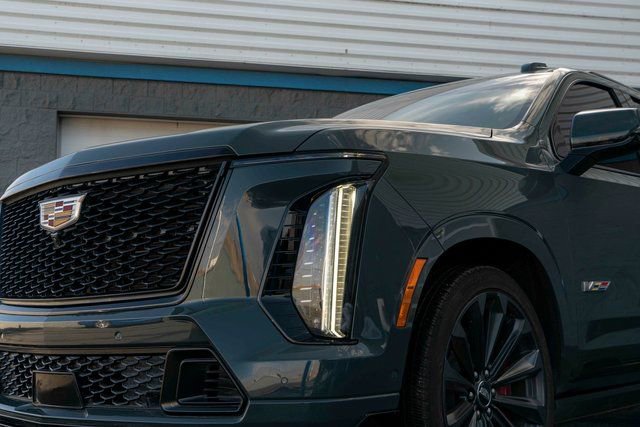 Used 2025 Cadillac Escalade V w/ LPO, Floor Liner Package image 32
