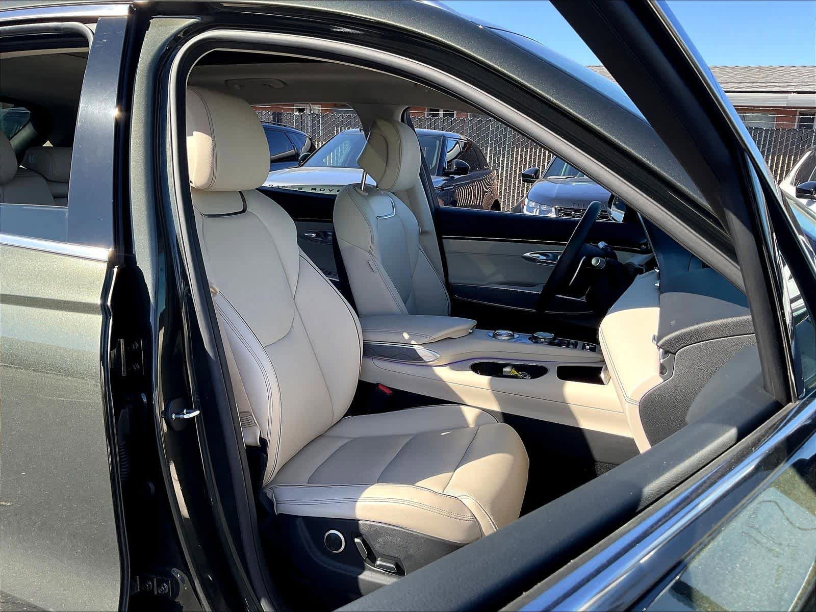 Used 2025 Genesis GV70 2.5T w/ Advanced Package image 8