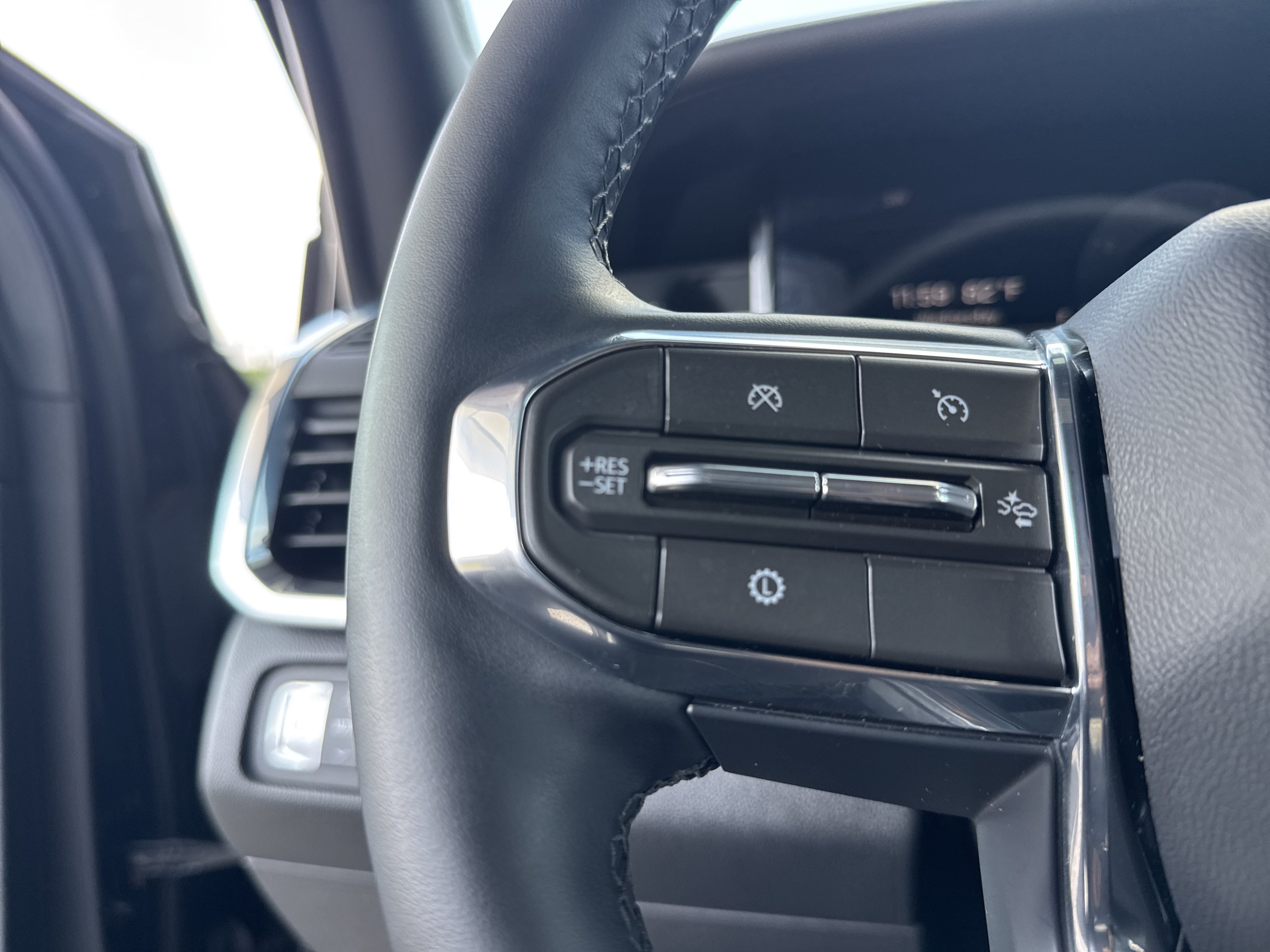 Used 2026 GMC Acadia Elevation w/ Elevation Premium Package FWD image 19