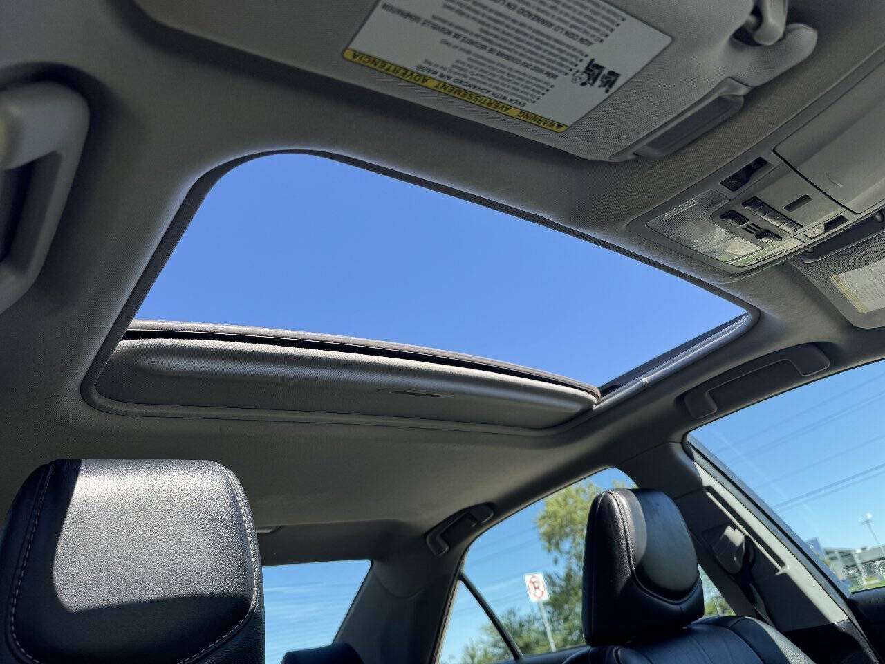 Used 2012 Toyota Camry SE w/ Leather Pkg FWD image 15
