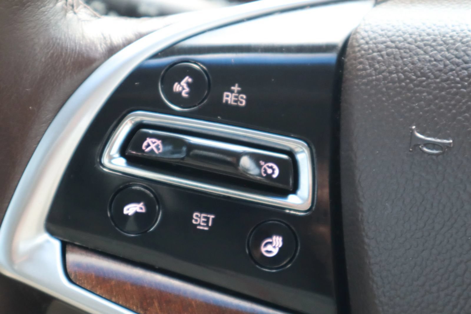 Used 2013 Cadillac XTS Luxury FWD image 25