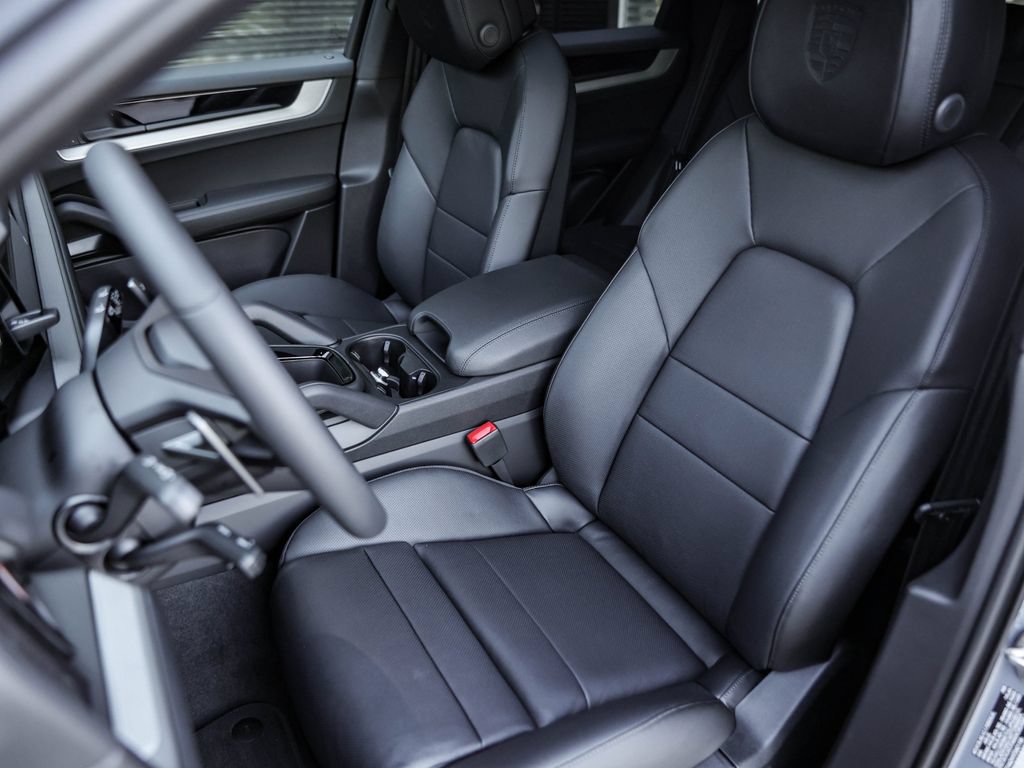 Certified 2026 Porsche Cayenne AWD/4WD image 5