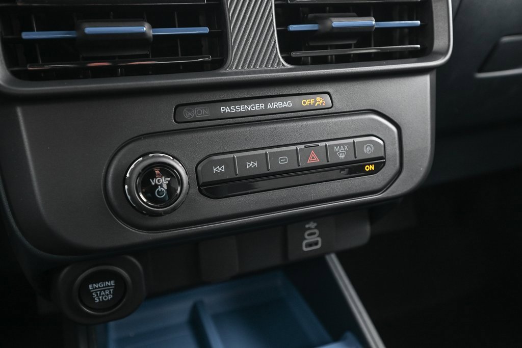 New 2025 Ford Maverick XLT image 30