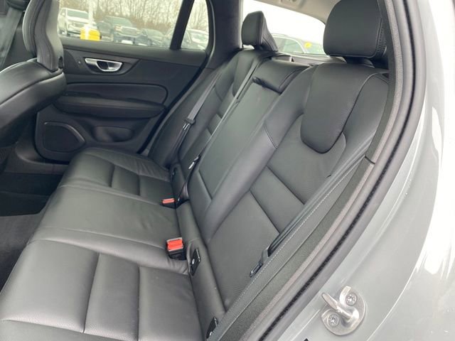 Used 2025 Volvo V60 B5 Cross Country Plus image 18