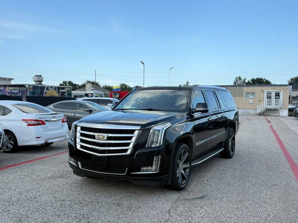 Used 2017 Cadillac Escalade ESV Premium Luxury AWD/4WD image 2
