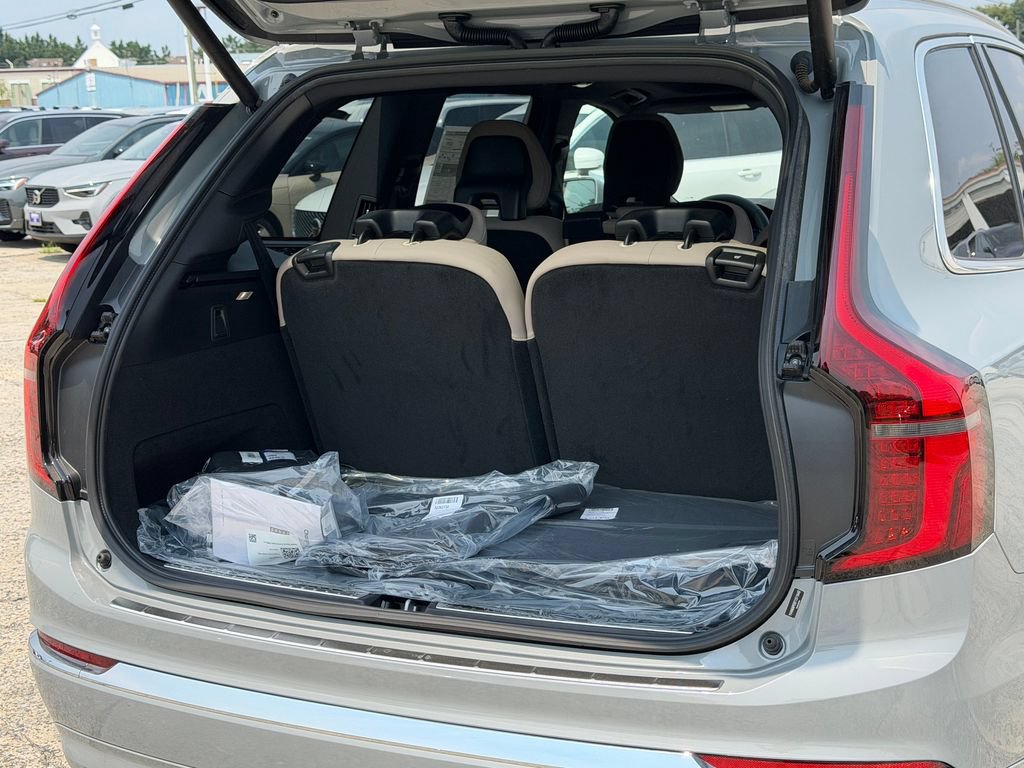 New 2026 Volvo XC90 T8 Plus w/ Protection Package Premier AWD/4WD image 14