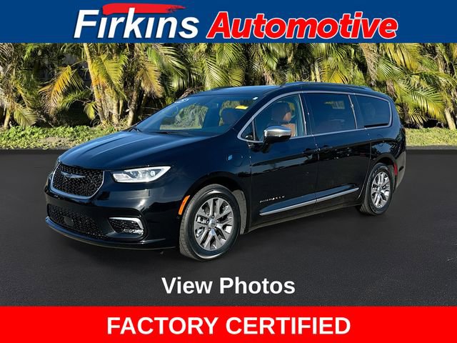 Used 2025 Chrysler Pacifica Pinnacle