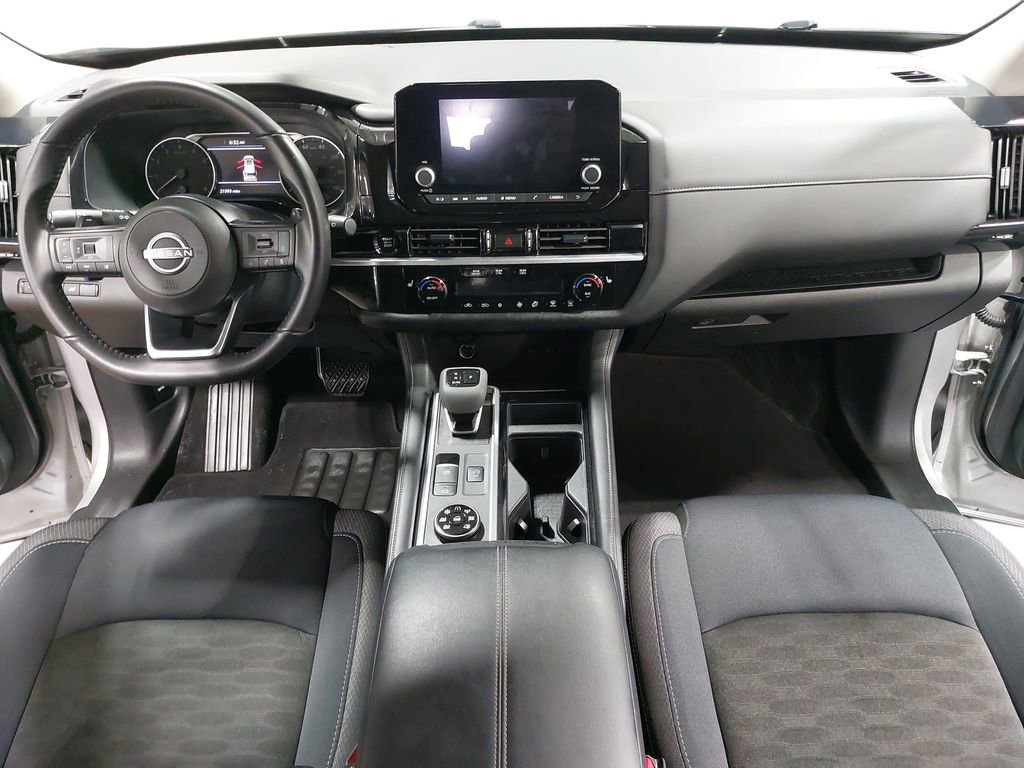 Used 2025 Nissan Pathfinder SV image 9