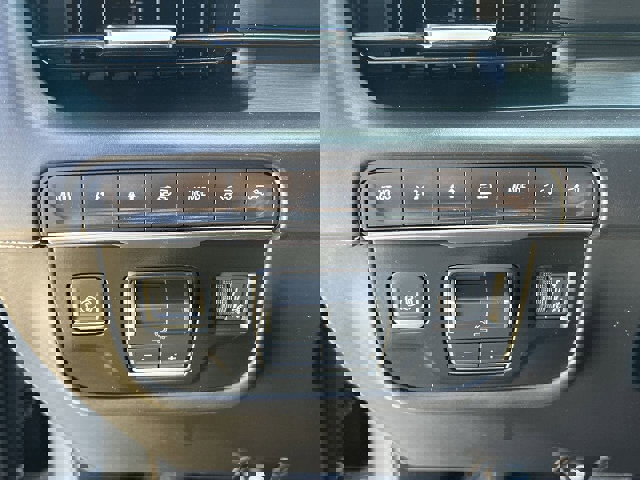 Used 2023 Cadillac Escalade Sport Platinum w/ LPO, ONYX Package image 10