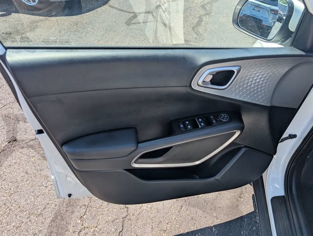 Used 2024 Kia Soul LX w/ LX Technology Package FWD image 14