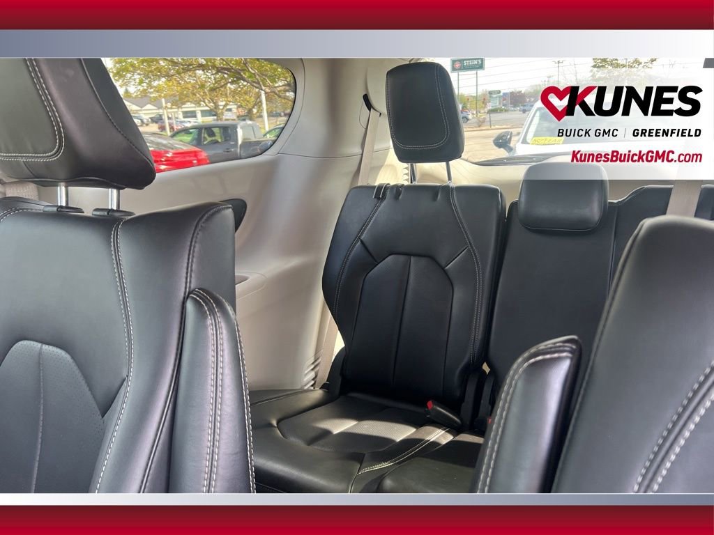 Used 2024 Chrysler Pacifica Limited FWD image 36