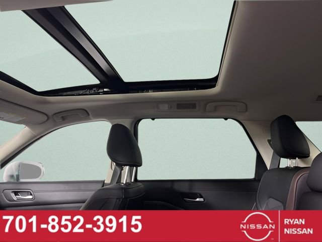 New 2025 Nissan Pathfinder Platinum w/ Cargo Package image 33