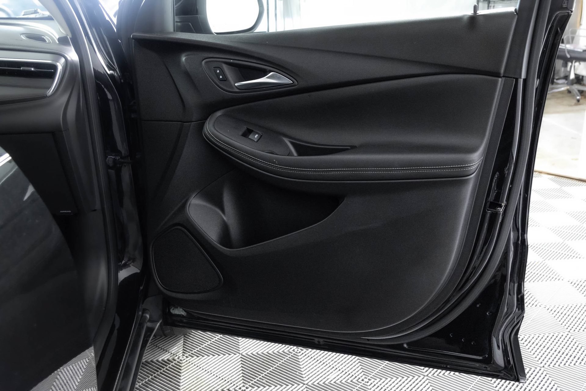 Used 2024 Buick Encore GX Preferred w/ Comfort Package FWD image 39