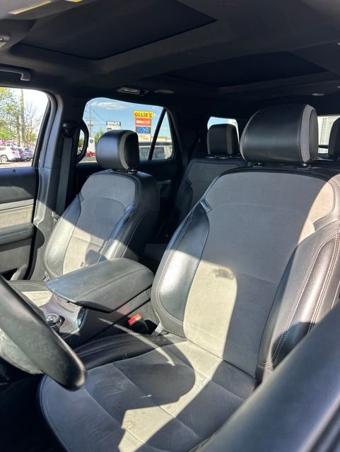 Used 2017 Ford Explorer XLT w/ XLT Technology Feature Bundle AWD/4WD image 16