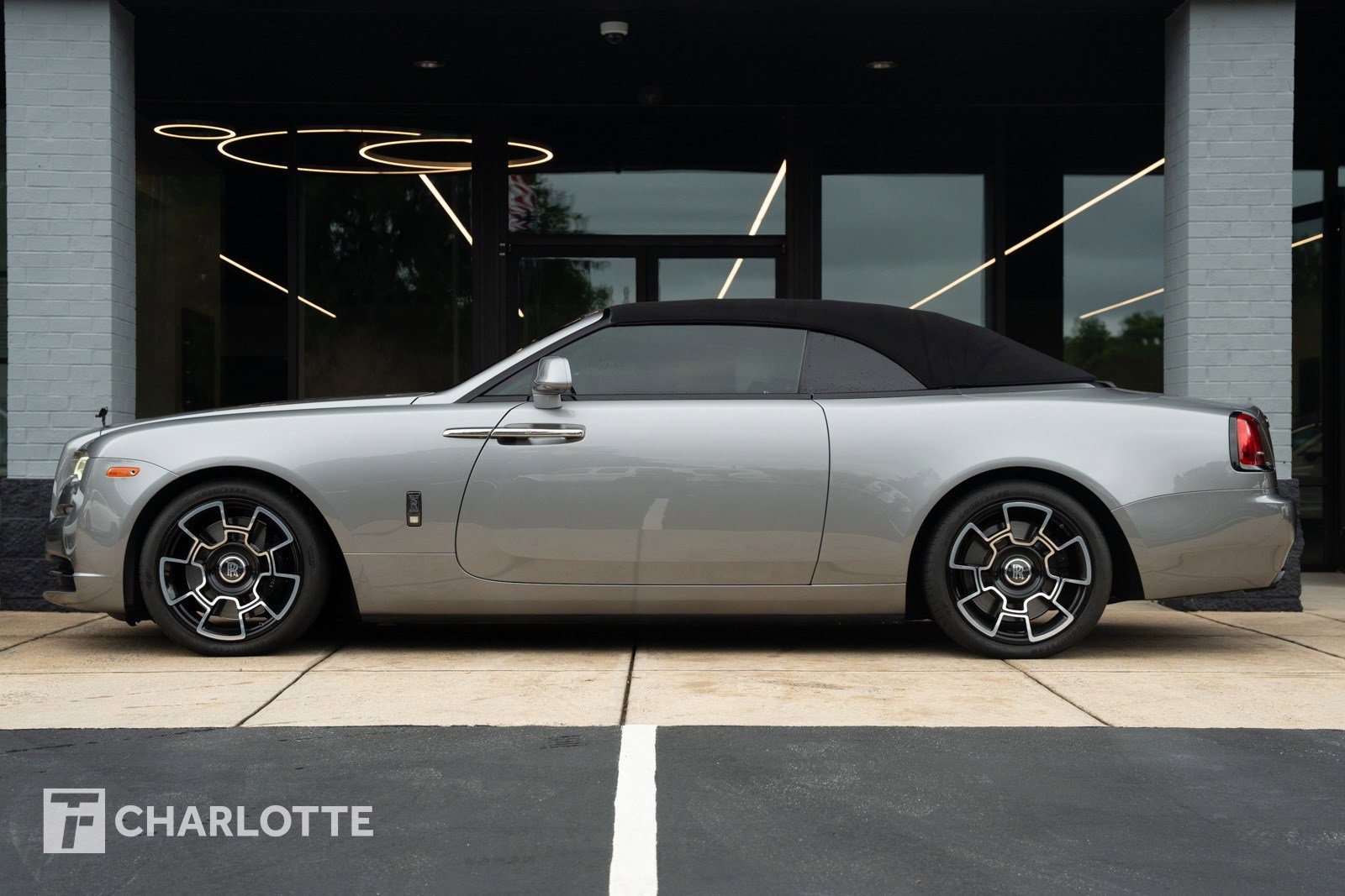 Used 2019 Rolls-Royce Dawn image 9