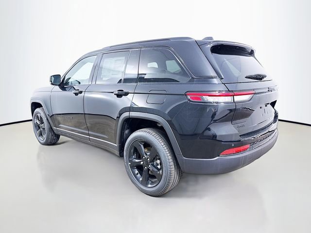 Used 2025 Jeep Grand Cherokee Limited w/ Black Appearance Package AWD/4WD image 5