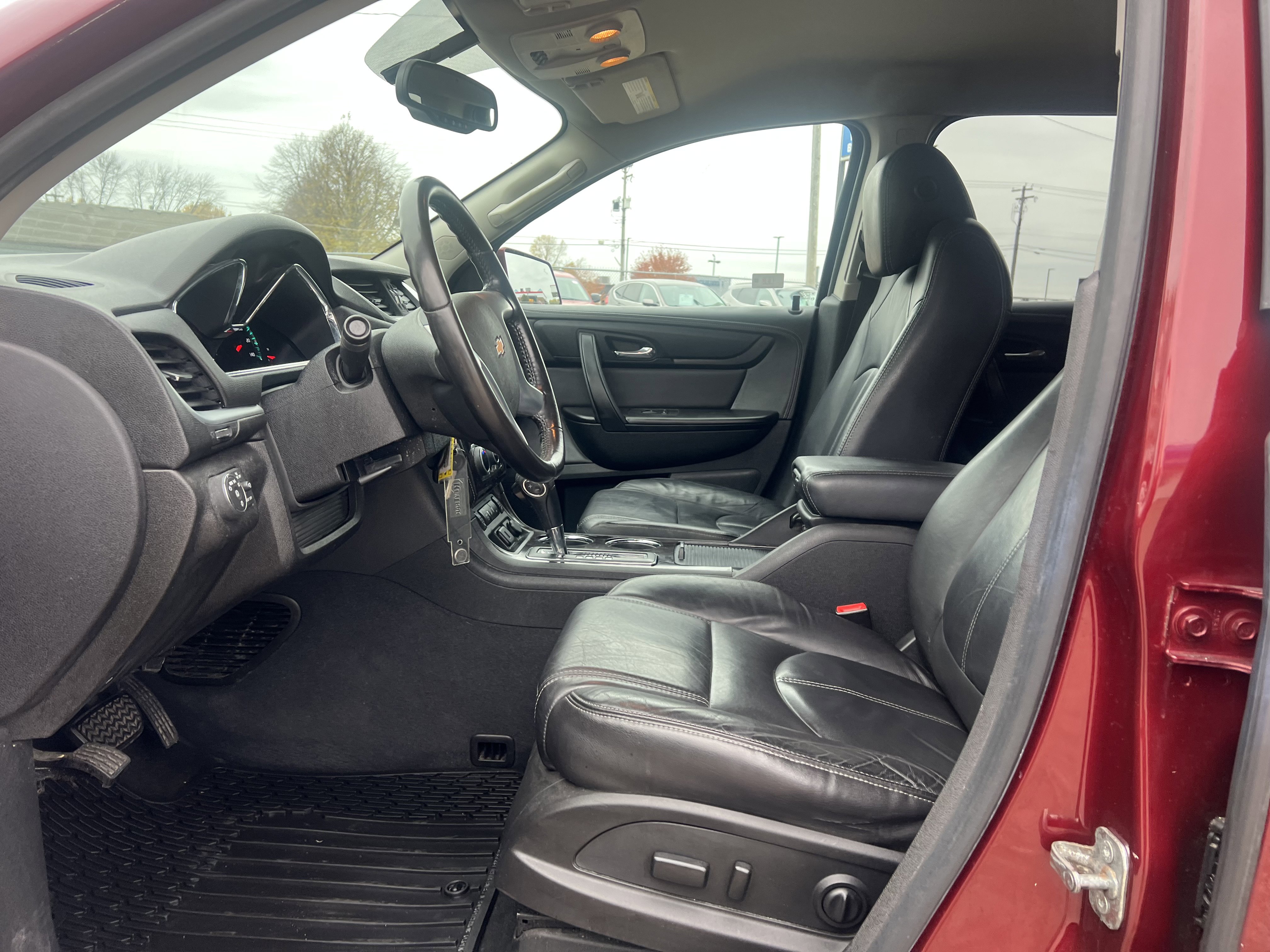 Used 2016 Chevrolet Traverse LT image 14