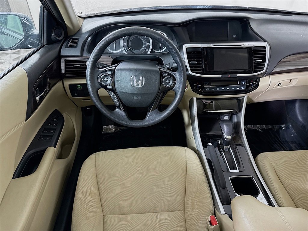 Used 2017 Honda Accord EX image 3
