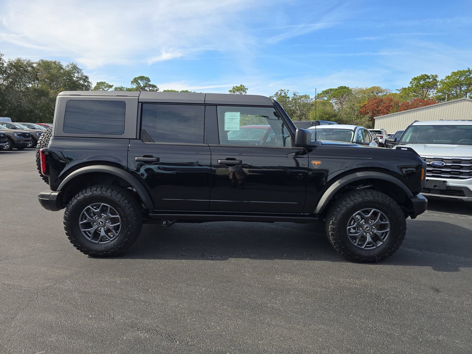 New 2025 Ford Bronco Badlands image 3