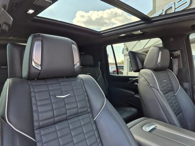 Used 2023 Cadillac Escalade ESV V AWD/4WD image 17