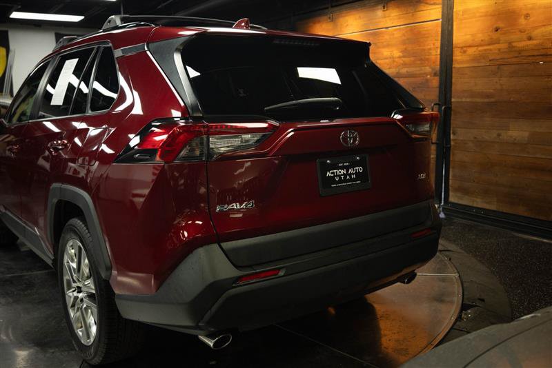 Used 2021 Toyota RAV4 XLE Premium w/ Carpet Mat Package (TMS) FWD image 6