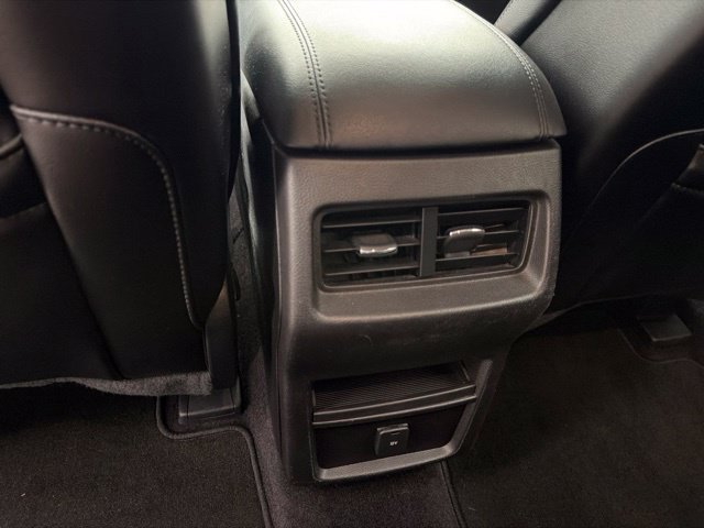 Used 2016 Ford Edge SEL w/ Equipment Group 201A AWD/4WD image 16