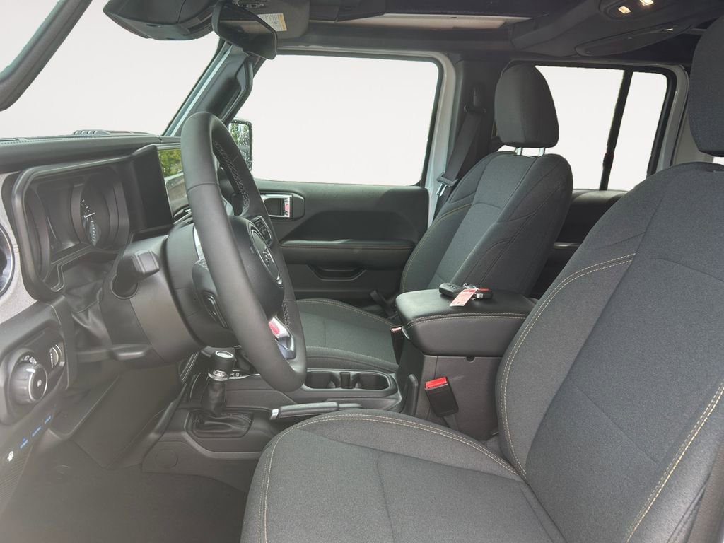 Used 2025 Jeep Wrangler Unlimited Sahara w/ Safety Group AWD/4WD image 9