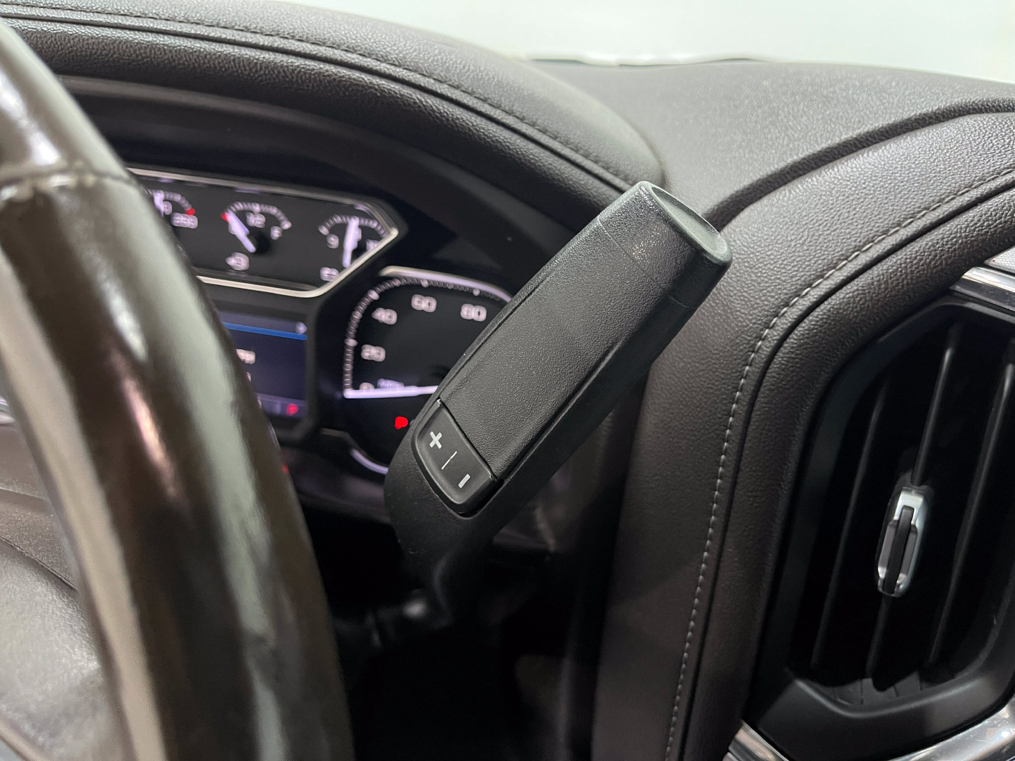 Used 2019 GMC Sierra 1500 SLT w/ SLT Premium Plus Package AWD/4WD image 29