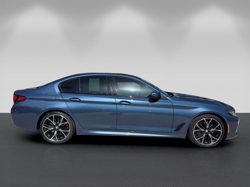 Used 2023 BMW 540i w/ M Sport Package RWD image 3