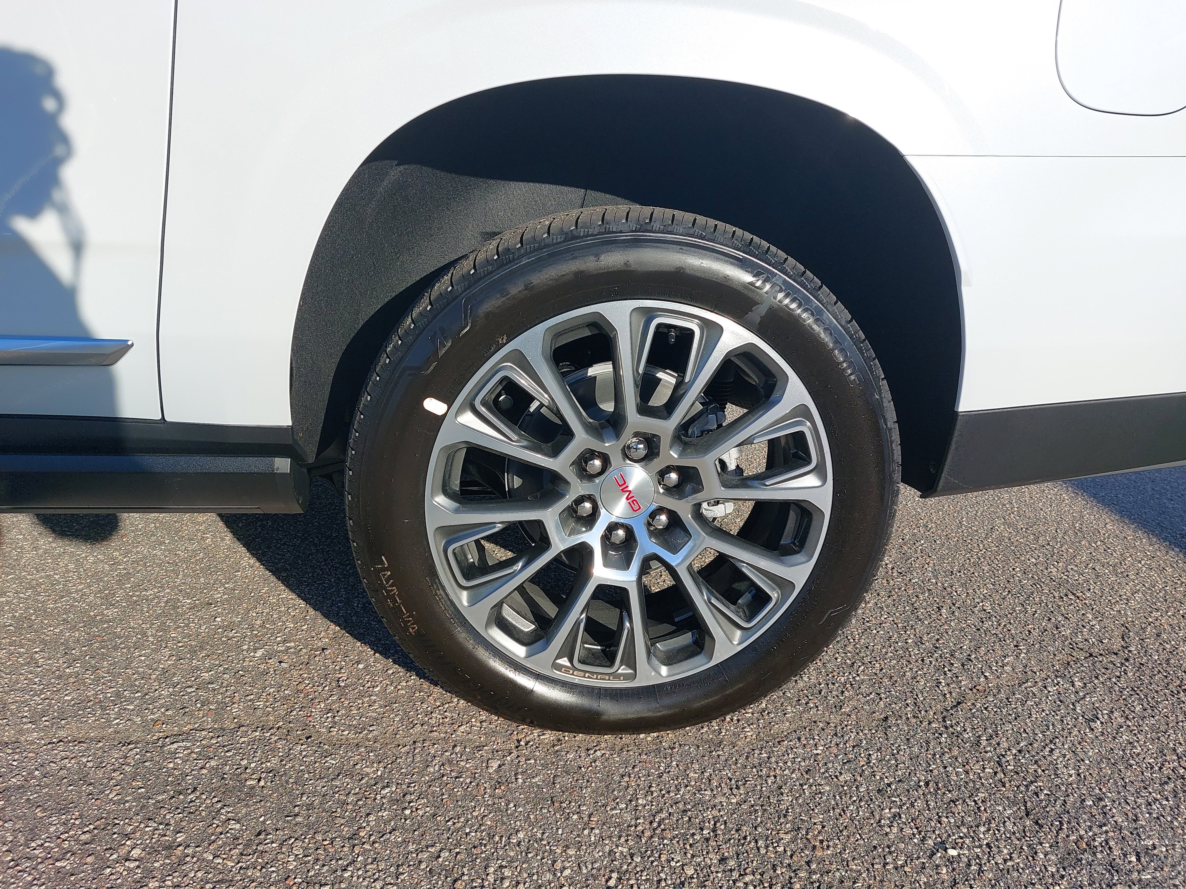 New 2026 GMC Yukon XL Denali w/ Denali Reserve Package image 36