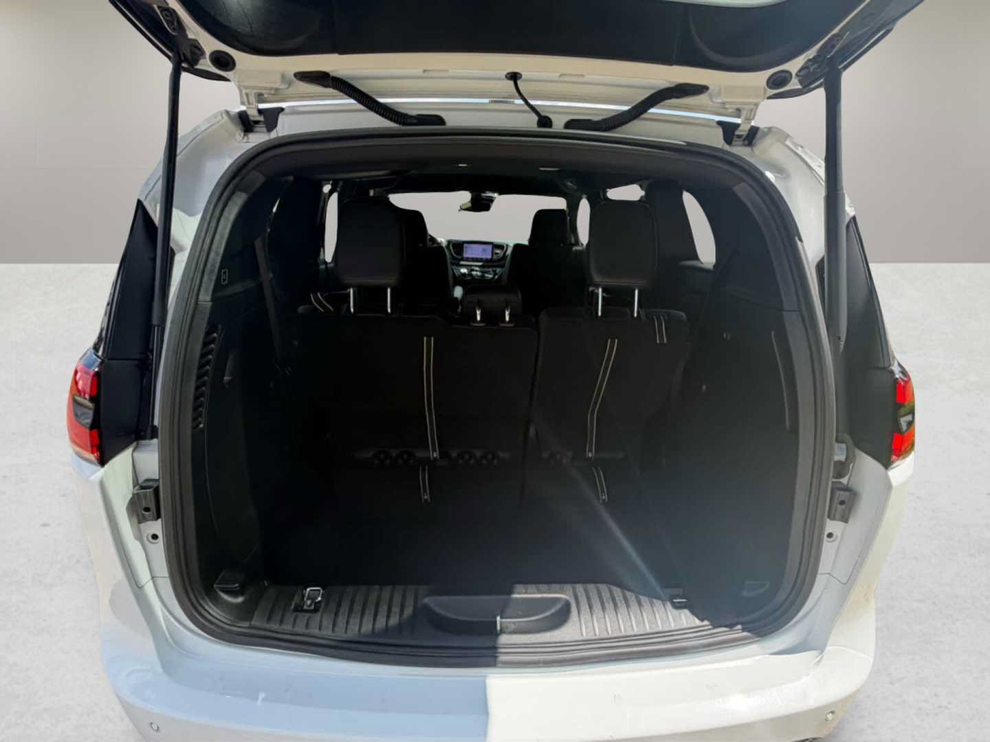 Used 2025 Chrysler Pacifica Select FWD image 36