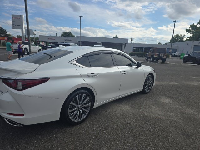 Used 2021 Lexus ES 350 w/ Premium Package FWD image 5