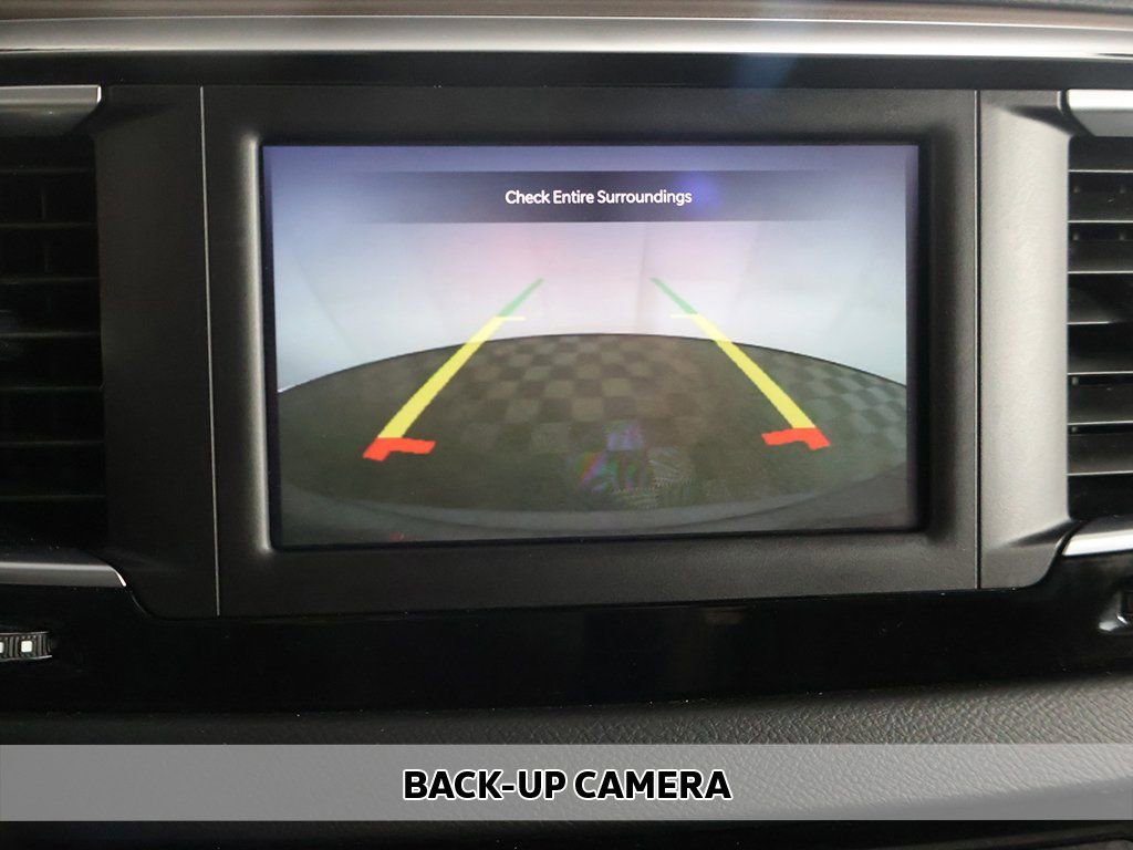 Used 2023 Chrysler Voyager LX image 3