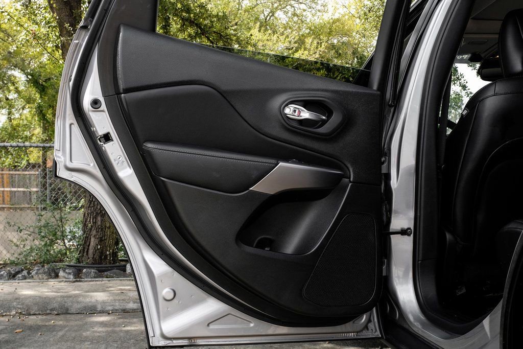 Used 2022 Jeep Cherokee Limited w/ Elite Package image 57