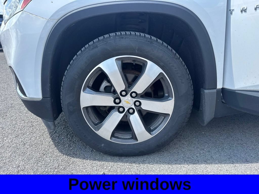 Used 2019 Chevrolet Traverse LT w/ LT Premium Package AWD/4WD image 9