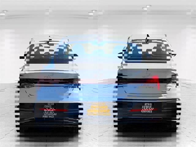 New 2025 Hyundai Elantra Limited image 4