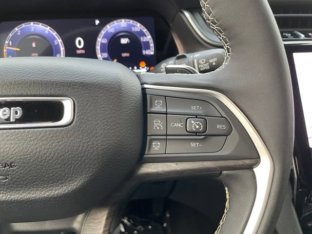 Used 2024 Jeep Grand Cherokee Limited AWD/4WD image 15