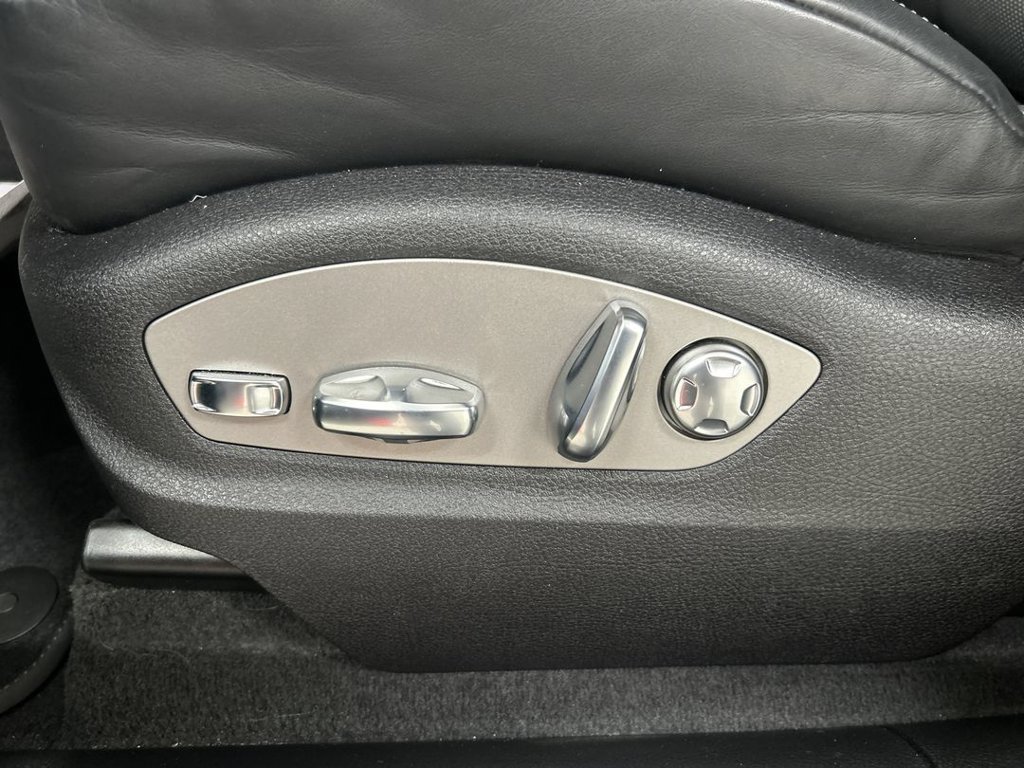 Certified 2026 Porsche Macan Turbo AWD/4WD image 10