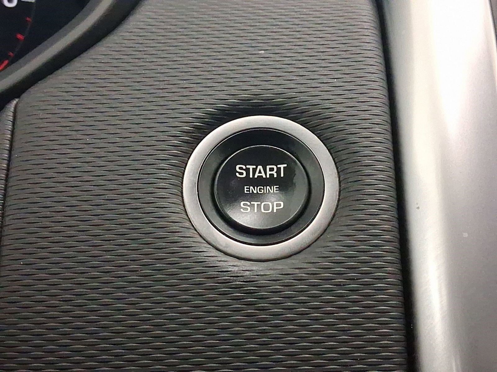 Used 2025 Land Rover Discovery Dynamic SE image 23