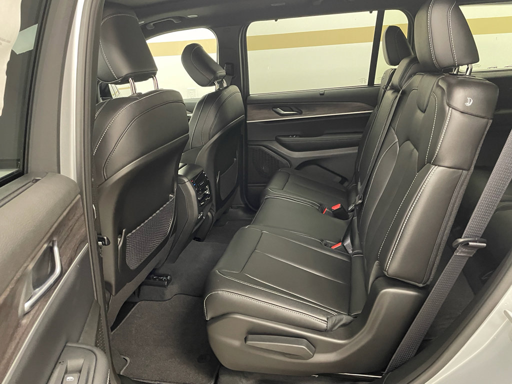 New 2025 Jeep Grand Cherokee L Limited w/ Luxury Tech Group II image 18