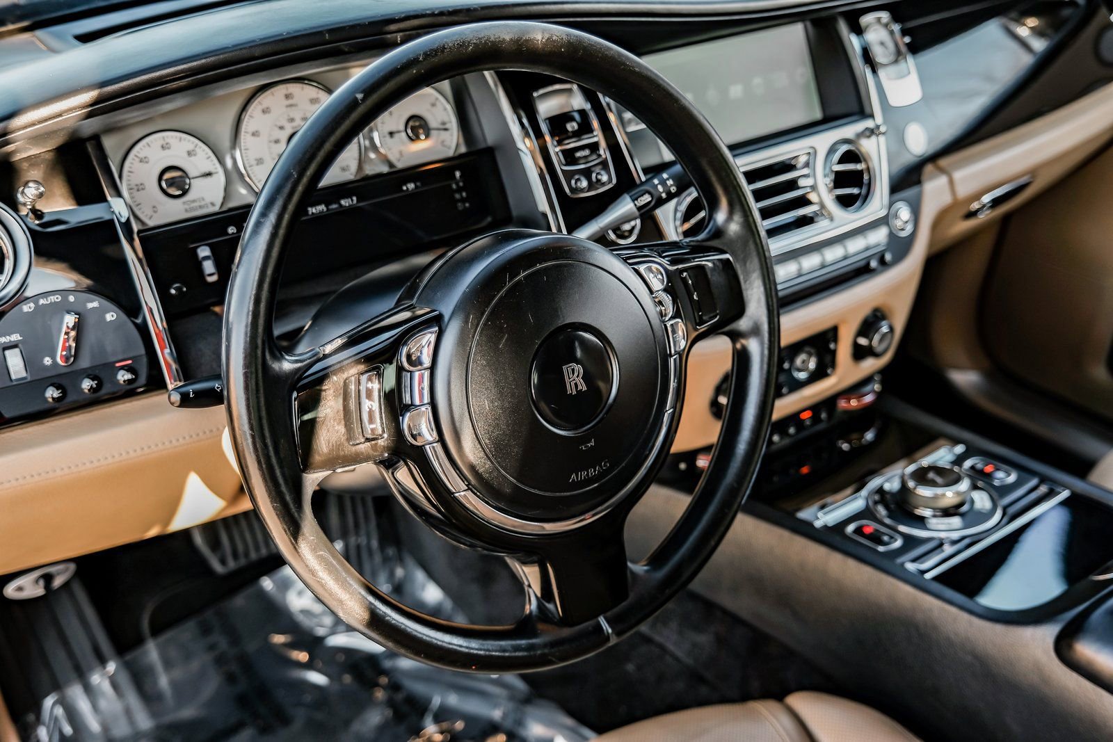 Used 2015 Rolls-Royce Ghost RWD image 17