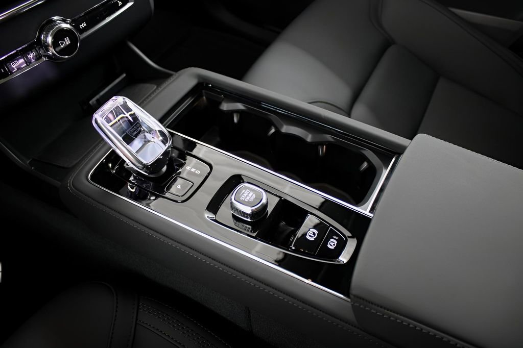 New 2025 Volvo XC90 T8 Core w/ Protection Package image 23