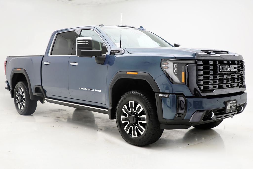 Used 2024 GMC Sierra 2500 Denali Ultimate image 3