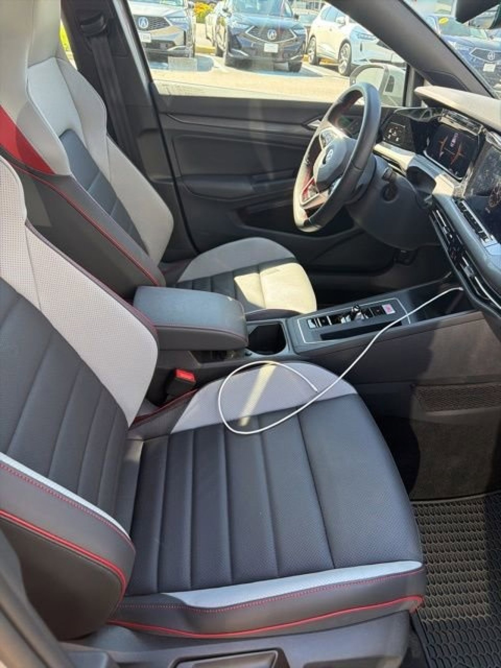 Used 2022 Volkswagen GTI SE FWD image 4