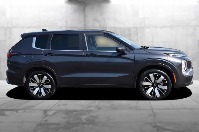 Used 2025 Mitsubishi Outlander SE AWD/4WD image 5