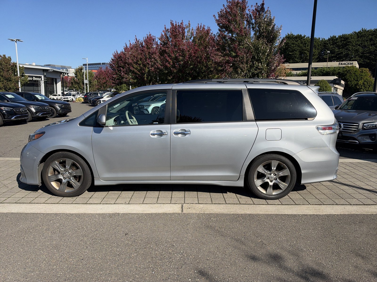 Used 2014 Toyota Sienna SE FWD image 7