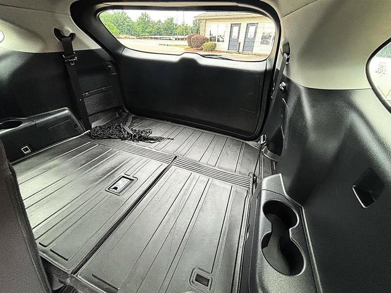 Used 2023 Toyota Highlander LE FWD image 39