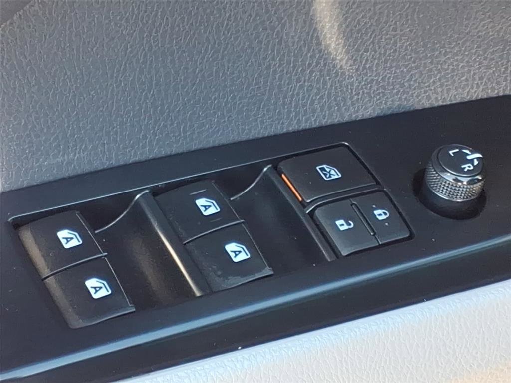 Used 2020 Toyota Camry LE image 18