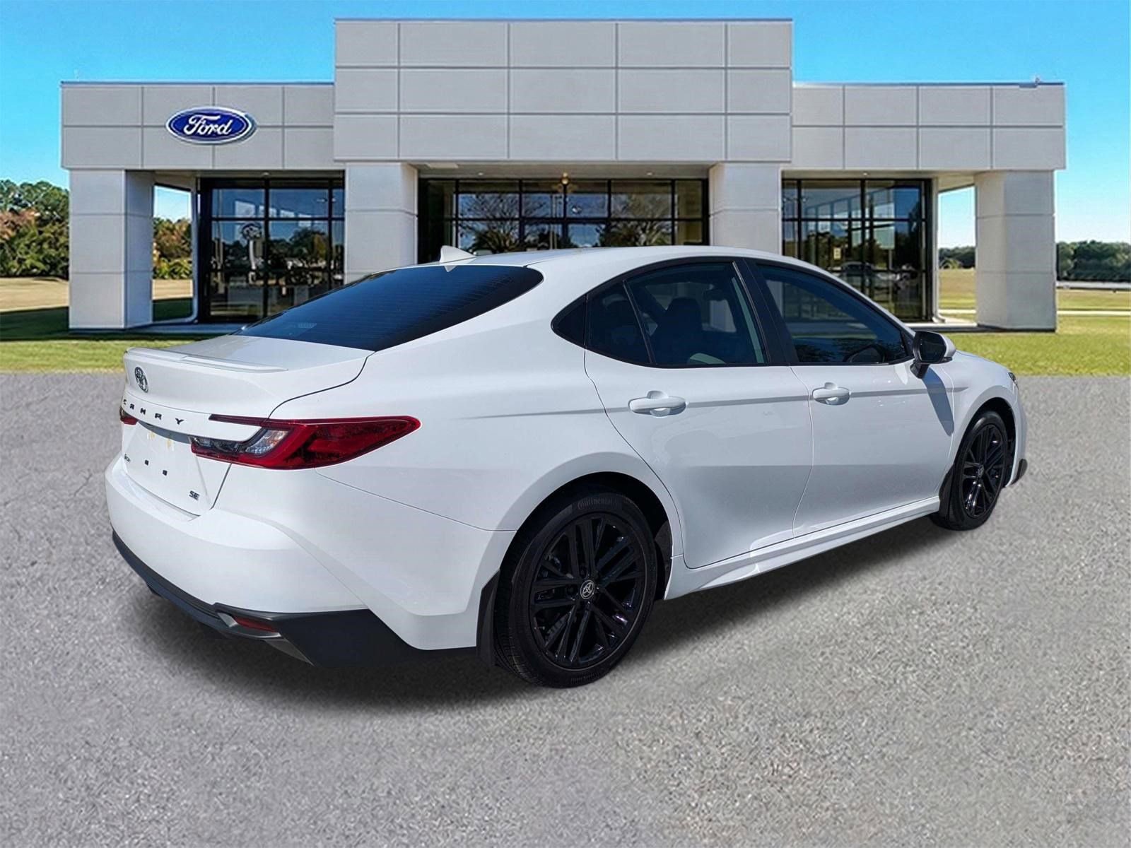 Used 2026 Toyota Camry SE FWD image 3